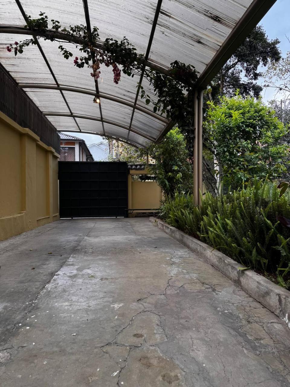 Hotel Cayman Quito Kültér fotó