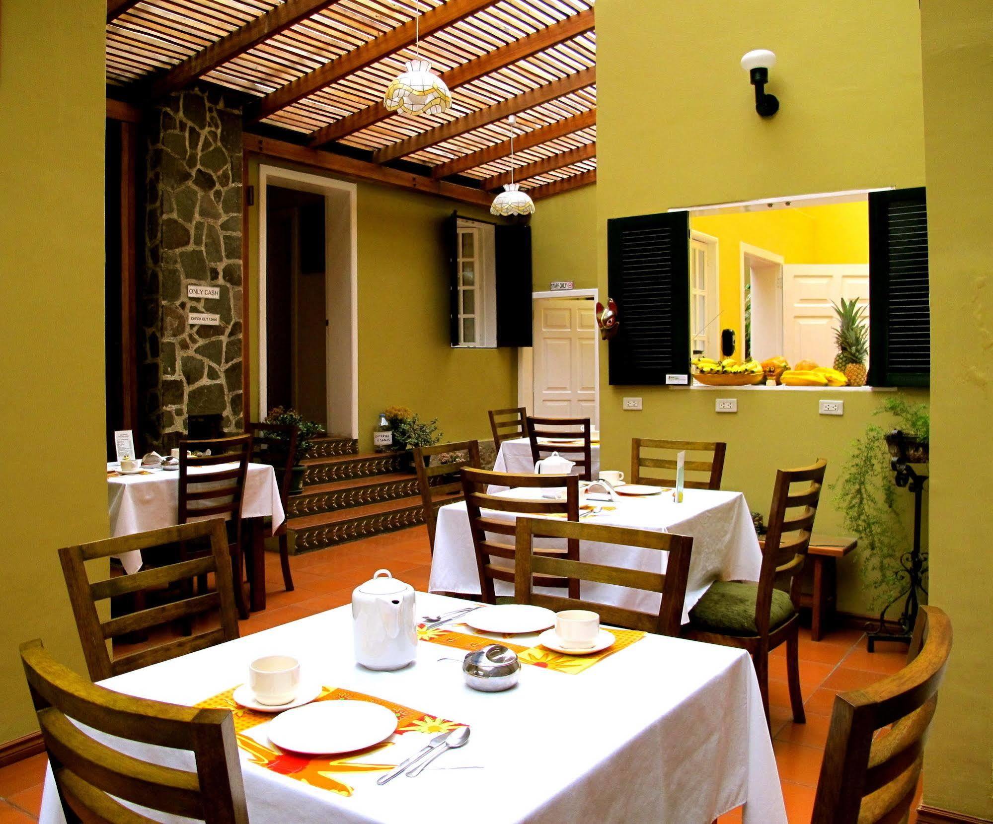 Hotel Cayman Quito Kültér fotó