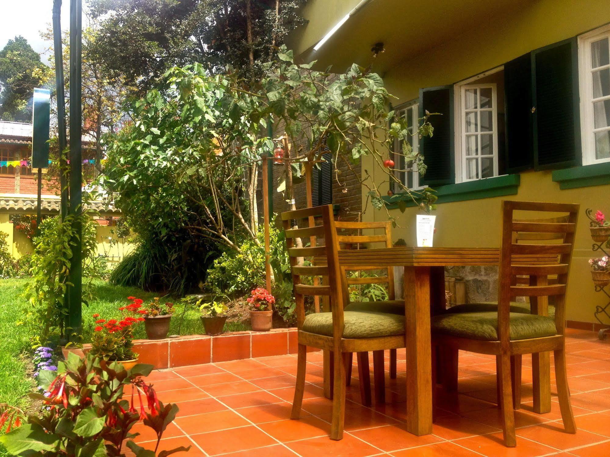 Hotel Cayman Quito Kültér fotó
